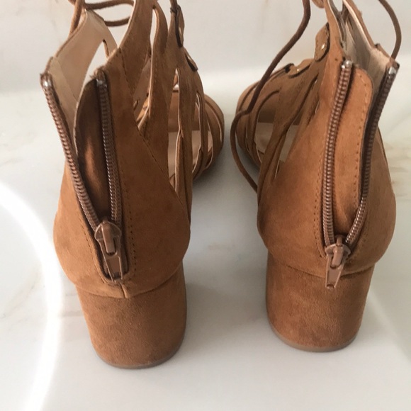 Cute lace up stack heel - Picture 4 of 4